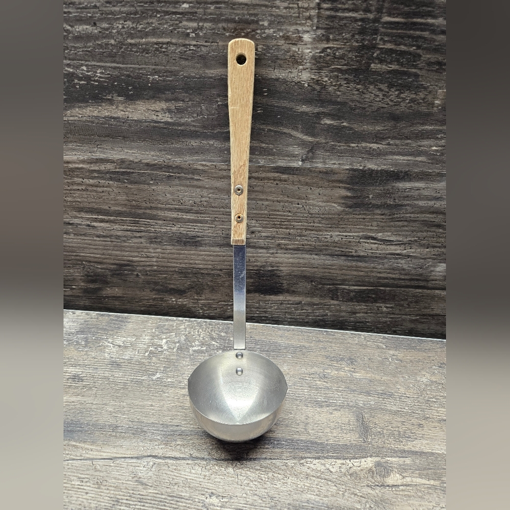 Vintage Stanhome Co 11 1/2” Stainless‎ Soup Ladle W/Wood Handle~Brass Rivet